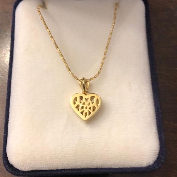 18K Gold Heart Pendant With 22 Diamonds - Picture 3 of 9